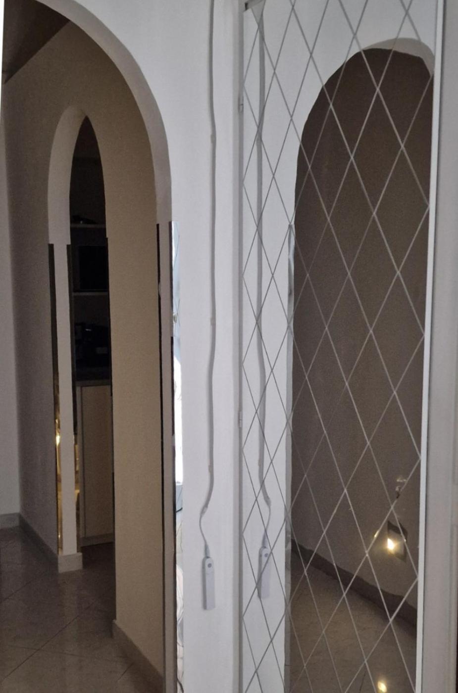 Cinzia's House Of Mirrors *